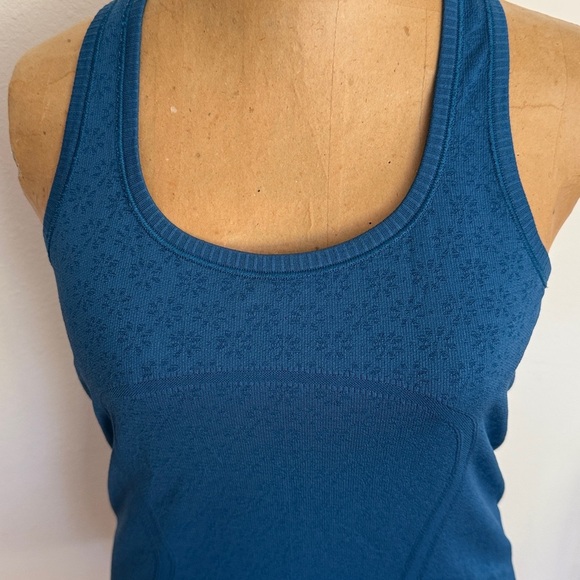 Lululemon sz 6 Swiftly Tech Racerback Carbon Blue Racerback Tank Top great cond - Picture 4 of 11